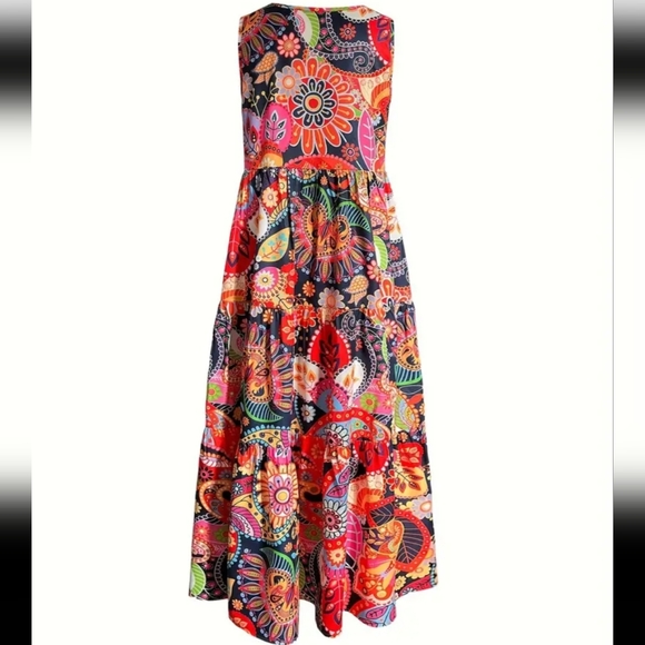 Beautiful bright and bold print tiered midi with a slight V neck. Size large New - Picture 3 of 6